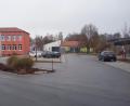 Bild: fla
Das Waldthurner "Bildungszentrum" mit Grundschule (rotes Gebäude), Kindertagesstätte (rechts daneben) und, im Schulgebäude integrierter, Mittags- und Hausaufgabenbetreuung - alles nach dem Motto des Bürgermeisters: "Kurze Beine - kurze Wege"
