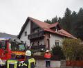 Bild: mmj
Die Feuerwehren löschten den Brand, der sich vom rückwärtigen Teil des Hauses auf das gesamte Erdgeschoss ausbreitet.