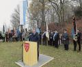 Bild: Wolfgang Steinbacher
Fahnenabordnungen und Vertreter von vielerlei Vereinen kamen zur Totengedenkfeier am Ehrenmal im Stadtteil Rosenberg.