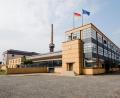 Bild: Julian Stratenschulte
Es ist das erste bedeutende Werk von Architekt Walter Gropius, das er mit Adolf Meyer baute: das Fagus-Werk von 1911 in Alfeld. Die Fassade mit den vorgehängten Glaselementen wurde stilprägend für Generationen.