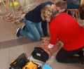 Bild: tbe
Bei der Übung kam auch ein Defibrillator zum Einsatz.