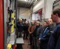 Bild: hir
Vor zahlreichen interessierten Senioren präsentierten die Mitglieder der Freiwilligen Feuerwehr Pfreimd die umfangreiche Ausrüstung einer professionellen Rettungsorganisation.