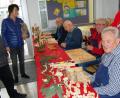 Bild: sm
Große Nachfrage herrscht am Sonntag beim Hobby-Handwerkermarkt der Gemeinde in den Gängen der Grundschule.
