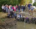Bild: Mittelschule Tirschenreuth/exb
Abfischen am Schulteich.