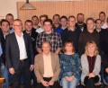 Bild: bö
Einstimmig werden die Kandidaten vom CSU-Ortsverband Rieden-Vilshofen nominiert. Dazu gratulierte der stellvertretende CSU-Kreisvorsitzende Patrick Fröhlich (links) Bürgermeister Erwin Geitner (Zweiter von links) und CSU-Ortsvorsitzender Josef Weinfurtner (sitzend, links).
