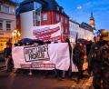 Bild: Florian Miedl
Die Antifa marschiert durch Wunsiedel.