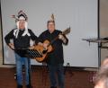 Bild: pop
Stephan Karl (links) und Helmut Haider alias „Schmarrnkerl und Funkerl“ in ihrer Rolle als "Winnetou in Bayern“.