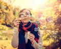 Bild: detailblick-foto – stock.adobe.com
Immer öfter werden Seifenblasen als therapeutisches Mittel gegen Burnout, Stress und Depressionen eingesetzt.
