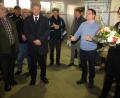 Bild: lk
Bürgermeister Lothar Müller (Zweiter von links), Vorsitzender Udo Hildebrand (Dritter von links) und Ausstellungsleiterin Tina Zeitler (rechts) freuen sich über den Erfolg der Schau.