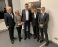 Bild: Bayer. Staatsministerium der Justiz/exb
Hoher Besuch (von links): Thomas Dickert (Präsident Oberlandesgericht), Paula Scharff (Geschäftsleiterin Servicezentrum), Minister Georg Eisenreich, Direktor Wolfgang Gründler und Stellvertreter Ingo Kindler.