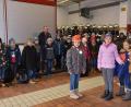 Bild: Lowak
Die vierte Klasse der Grund- und Mittelschule Floß bei der Feuerwehr.