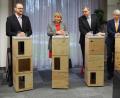 Bild: Bühner
Das Modellprojekt "5G4Healthcare" stellen (von links) OTH-Professor Steffen Hamm, Landrat Andreas Meier, OTH-Präsidentin Andrea Klug, Ärzlicher Direktor der Kliniken Nordoberpfalz Thomas Egginer und OTH-Dekan Clemens Bulitta vor.