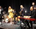 Bild: weu
Mit ihrer Performance „A Tribute to Stevie Wonder“ rissen die acht ambitionierten Musiker das Publikum in der Schwarzachtalhalle mit.