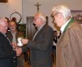 Bild: hme
Sepp Haberkorn (von links) erhält von Vorsitzendem Hans Dittrich sowie Hans Trottmann und Ausbildungsleiter Hans Lehner den Ehrenkrug.
