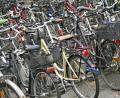 Bild: Rene Ruprecht/dpa
Wer mit dem Fahrrad unterwegs ist, findet immer einen Parkplatz.