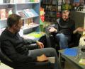 Bild: aks
Mit-Verleger Jonas Engelmann (rechts) und Gastgeber Ralf Volkert hatten viel zu besprechen beim Büchermacher-Abend.
