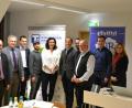 Bild: rti
Digital-Staatsministerin Dorothee Bär (Fünfte von links) tauschte sich mit T1-Leiter Philipp Reich (Vierter von links), weiteren Verantwortlichen des Jugendmedienzentrums und CSU-Politikern zu den Themen Medienkompetenz und Digitalisierung der Schulen aus.