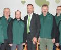 Bild: ker
Weiterhin leiten die Geschicke der WBV (von links) Gerhard Übler, Herbert Pilhofer, Zweiter Vorsitzender Martin Ströhl, Vorsitzender Robert Pirner, Dritter Vorsitzender Hans Lindner, Erwin Kolb und Alfons Hubmann.