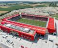 Archivbild: Armin Weigel/dpa
Die Continental-Arena braucht schnell einen neuen Namen.