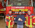 Bild: jma
Michael Preuschl (Mitte) vom Marktverband Kirchenthumbach übergibt die Spende für das First-Responder-Projekt der Feuerwehr an Justin Goss (links) und Marco Fraunholz (rechts).