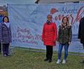 Bild: twi
Die Organisatoren Stefan Mutzbauer, Maria Schlögl, Franziska Gradl, Nicole Wiederer und Bürgermeister Konrad Kiener (von links) werben vor dem neuen Plakat (entworfen von Sarah Segerer und Nicole Wiederer) für den Adventsmarkt am 1. Dezember.