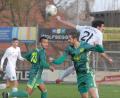Bild: gb
Torlos endete am Samstag die Landesliga-Partie zwischen dem SV Mitterteich und dem FSV Erlangen-Bruck. Der Mitterteicher Torjäger Marco Kießling (vorne), hier im Luftkampf mit FSV-Akteur Thomas Scharrer, sah kurz nach der Halbzeit nach einem Foul am Gästetorwart die Gelb-Rote Karte.