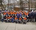 Bild: mmj
Gruppenbild der Feuerwehr-Lahrgangsabsolventen mit KBM Christian Weinfurtner (Dritter von rechts), Bürgermeisterin Birgit Höcherl (Dritte von links), Ausbildern und Kommandanten.