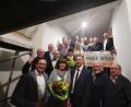 Bild: rn
Thomas Riedel (vorne, Mitte) und 15 weitere Freie-Wähler-Kandidaten stellen sich am 15. März dem Votum der Eschenbacher. Zur Kandidatur gratulieren Landtagsabegordneter Tobias Gotthardt (vorne links), FW-Kreisvorsitzender Karl Meier (oben, Zweiter von rechts) und Landratskandidat Tobias Groß (oben, Dritter von links).