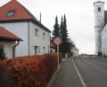 Bild: wro
Die Tempo-30-Regelung im Bereich der Wallfahrtskirche soll aufgehoben werden. Dagegen wehren sich die Fuchsmühler Markträte, denen die Sicherheit wichtig ist.