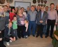 Bild: jr
Mit vielen Gästen feierte am Samstag Dieter Franke (Siebter von rechts) im Mitterteicher Schützenhaus seinen 60. Geburtstag. Dazu gratulierten ihm Gattin Petra (links neben ihm), Sohn Tobias (Zweiter von links) und die gesamte Familie. Weitere Gratulanten waren (von rechts) Alfred Koch (Waldsassen), Gauschützenmeister Manfred Zölch sowie Mitterteichs Schützenmeister Wolfgang Friedl (Fünfter von rechts).