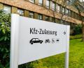 Bild: Hösamer
Soll die Zulassungsstelle am Landratsamt länger oder möglicherweise samstags geöffnet werden? Einen entsprechenden Prüfauftrag erteilte der Kreisausschuss nach einem CSU-Antrag mehrheitlich der Verwaltung.