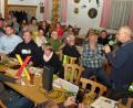 Bild: Dobmeier
"Stromtrassengegner sind keine Energiewendegegner" macht der Stammtisch des Aktionsbündnisses mit Sprecher Josef Langgärtner (stehend) klar und fordert den effizienten Masterplan für die Energiewende in Deutschland.