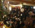 Bild: hzi
Die erste Dorfweihnacht in Heinersreuth kommt bei den Besuchern gut an.