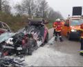 Bild: Feuerwehr Wörth an der Isar
Der Alfa Romeo des 49-jährigen Amberg-Sulzbachers, nachdem die Feuerwehr den schwerverletzten Fahrer aus dem Wrack des Wagens geschnitten hatte.