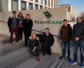 Bild: exb
Das Tech-Burg-Team vor dem Haupteingang der "Tech-Base" in Regensburg.