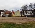 Bild: ds
Der Badparkplatz soll im Zuge der Dorferneuerung als Festplatz befestigt werden. Dazu muss aber vorher ein kostspieliger Bodenaustausch vorgenommen werden.