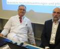 Bild: hka
Über Rhythmusstörungen und plötzlichen Herztod informierten im St.-Anna-Krankenhaus Prof. Dr. med. Karl Josef Osterziel (rechts) und Chefarzt Dr. med. Helge U. Simon.