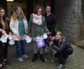 Bild: kal
Spendenübergabe im Tierheim Amberg (von links): Nelli Gorny (M 8), Sabine Rothfischer, Leonie Überall (M 8), Silvia Simon und Lehrerin Felicitas Berger mit Rüde Konrad.