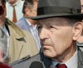 Bild: agentur_dpa
Einer der Entscheidungsträger in den 80ern: Ex-Generalsekretär Miloš Jakeš (aufgenommen 2014). Auch er bekam heute, am 26.11.2019, Besuch von den Ermittlungsbehörden.