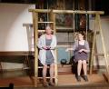 Bild: Sabine Hrach/exb
Mrs. Gibbs (Eva Schon) und Mrs. Webb (Moni Prem).