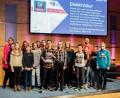 Bild: exb/BR/Max Hofstetter
Die Vohenstraußer Realschüler waren sichtlich stolz auf die Auszeichnung beim "Crossmedia"-Wettbewerb in der Landeshauptstadt. Sie erreichten als einzige Realschule in der Oberpfalz einen ersten Platz und damit eine Ehrung.