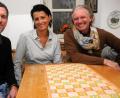 Bild: Joachim Gebhardt
Sie sind guter Dinge, die Organisatoren, denn die Vorbereitungen für das zweite Stahlwerk-Festival laufen gut (von links): Bernhard Dobler, Petra Schober und Hubert Schober.