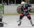 Bild: gb
Mit Philipp Siller (rechts, Szene aus der Partie gegen Rosenheim) treten die Blue Devils am Freitag in Deggendorf und am Sonntag gegen den SC Riessersee an. Der Stürmer, der am vergangenen Sonntag in Lindau mit dem Kopf gegen die Bande geprallt war, ist fit.