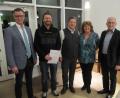 Bild: fg
Die Hirschauer Sportler des Jahres und Funktionäre werden ausgezeichnet (von links): Bürgermeister Hermann Falk, Matthias Lautenschlager , Dritter Bürgermeister Peter Leitsoni, Margit Zeitler und Zweiter Bürgermeister Josef Birner.