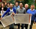 Bild: R. Kreuzer
Drei Schecks über 3900 Euro überreicht der Präsident des ATC im AvD Weiden, Manfred Gärber, beim Helferfest an die drei Jugendgruppen.