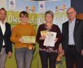 Bild: Bayerisches Staatsministerium für Umwelt und Verbraucherschutz
Die Verantwortlichen des Kindergartens Don Bosco aus Vohenstrauß nehmen das Zertifikat entgegen.