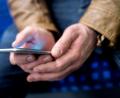 Archivbild: Hauke-Christian Dittrich/dpa
Für die meisten Menschen ein ständiger Begleiter: das Smartphone als Werkzeug für den Austausch in den sozialen Medien.