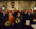 Bild: szl
Bei der Feuerwehr-Ehrung: (von links) Bürgermeister Rudi Schopper, Stefan Stangl (Kommandant Wurz), Christian Luber (25 Jahre aktive Dienstzeit), Kreisbrandinspektor Martin List, Angelika Luber, Stefan Forster (25 Jahre aktive Dienstzeit), Landrat Andreas Meier, Irmgard Forster, Kreisbrandrat Marco Saller, Martin Thoma (Kommandant Ilsenbach), Michael Würth (25 Jahre aktive Dienstzeit), Thomas Kellner (Kommandant Püchersreuth).