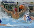 Bild: mr
Der Weidener Torwart Matthias Kreiner (rote Badekappe) ist derzeit in bestechender Form. Mit seiner Mannschaft will er ins Viertelfinale des Deutschen Wasserballpokals.