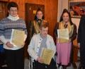 Bild: jr
Langjährige Mitglieder zeichnete der Stiftländer Heimatverein bei seiner Jahresversammlung aus. Unser Bild zeigt (von links) Elisabeth Riedl, Vorsitzende Michaela Lenk, Veronika Wild und Zweiten Bürgermeister Stefan Grillmeier, vorne sitzend Herbert Lenk.